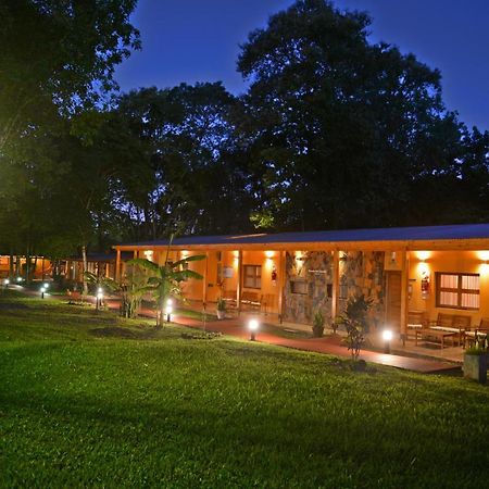 Posada Del Chaman Iguazu ปูแอร์โตอีกวาซู ภายนอก รูปภาพ