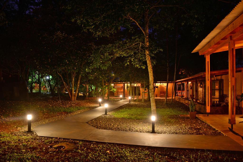 Posada Del Chaman Iguazu ปูแอร์โตอีกวาซู ภายนอก รูปภาพ