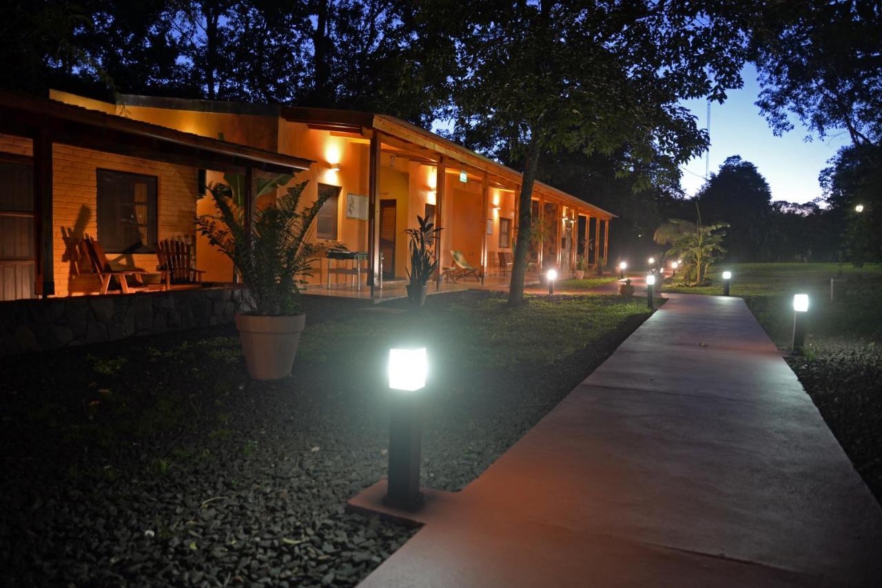 Posada Del Chaman Iguazu ปูแอร์โตอีกวาซู ภายนอก รูปภาพ